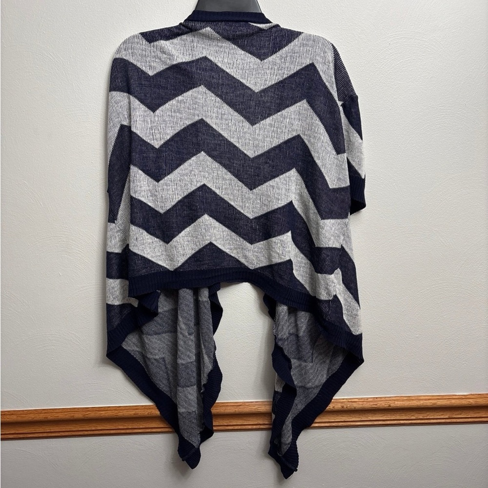 Women’s Large Short Sleeve Cardigan - Picture 2 of 7